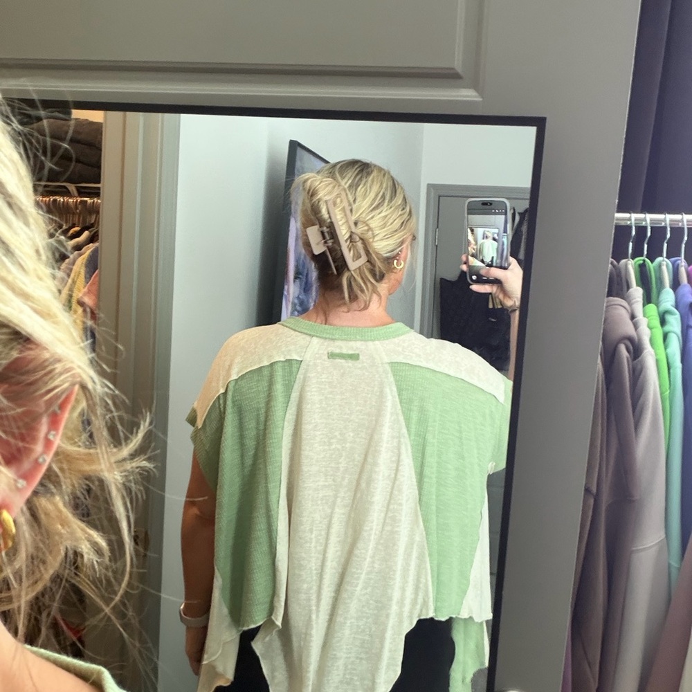 POL V-Neck Top - Picture 2 of 3